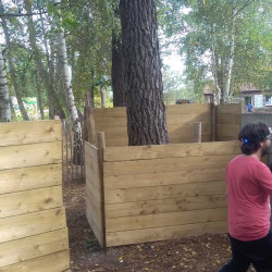 Enfant qui joue au laser game