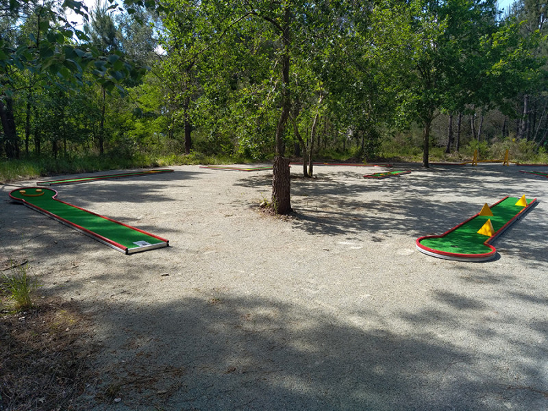 Terrain de mini golf