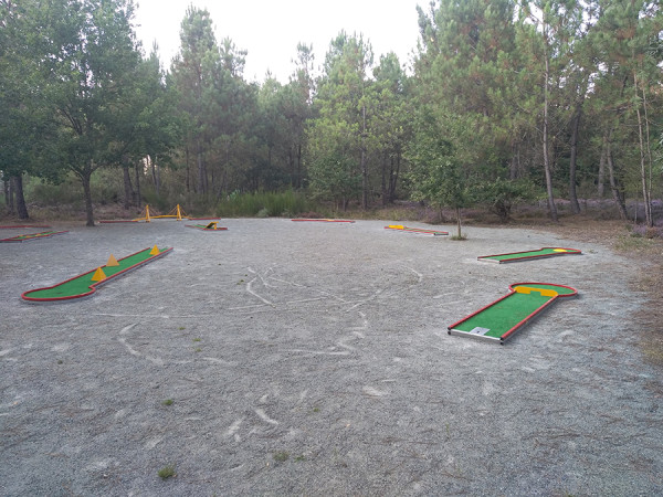 Terrain de mini golf