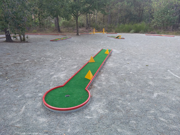 Terrain de mini golf