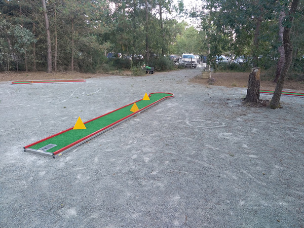 Terrain de mini golf